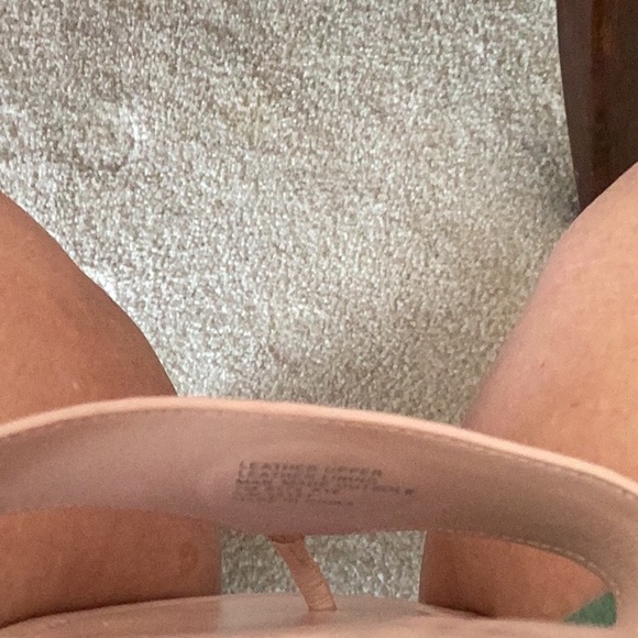 Tory Burch Beige Sandals with Gold Logo - Picture 8 of 8